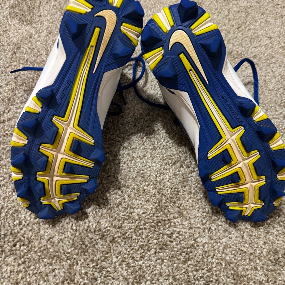 Nike BSBL Boys 2y cleats - Picture 6 of 8